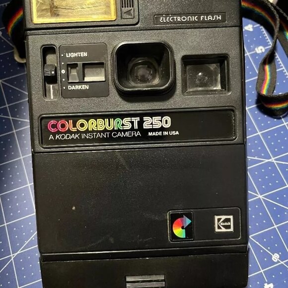 Vintage Kodak Color burst 250 Electronic Flash Instant Camera w/Strap Pre-Owned